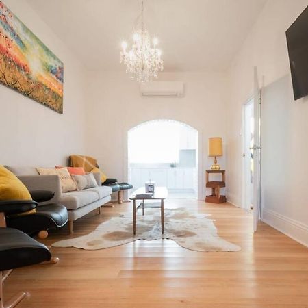 Historic Beauty In The Cbd! Parking And Wifi Apartment Лонсестън Екстериор снимка