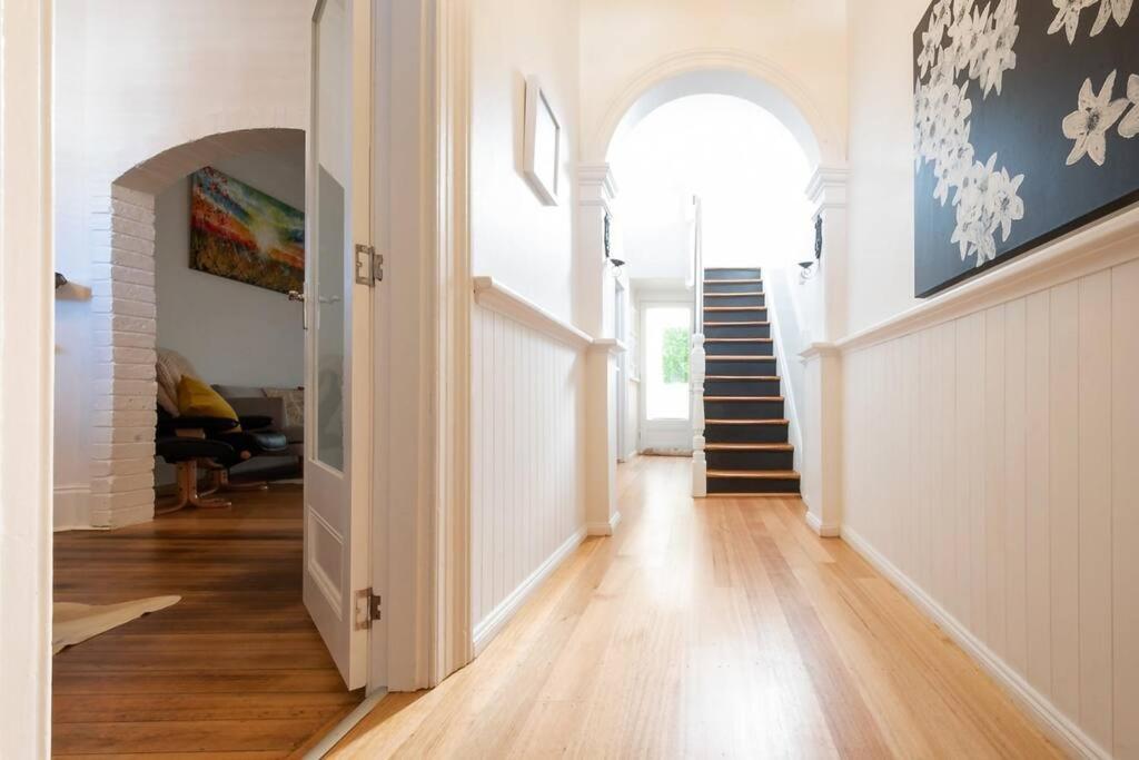 Historic Beauty In The Cbd! Parking And Wifi Apartment Лонсестън Екстериор снимка
