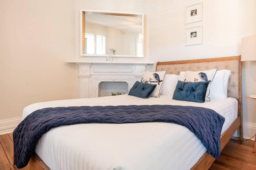 Historic Beauty In The Cbd! Parking And Wifi Apartment Лонсестън Екстериор снимка