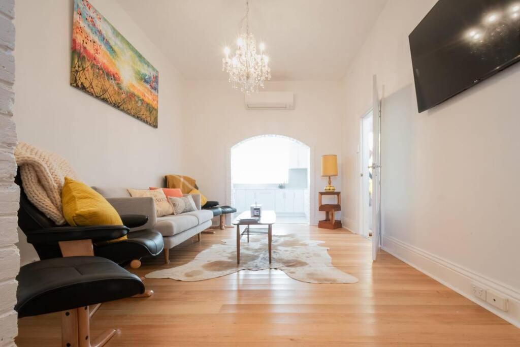 Historic Beauty In The Cbd! Parking And Wifi Apartment Лонсестън Екстериор снимка