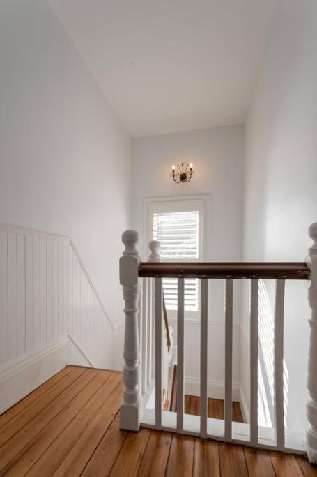 Historic Beauty In The Cbd! Parking And Wifi Apartment Лонсестън Екстериор снимка